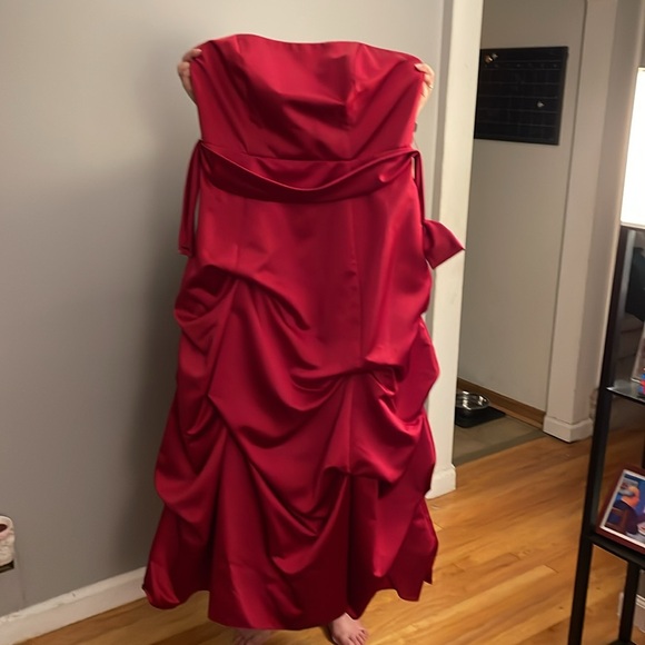 David’s Bridal red bridesmaid dress strapless size 18 - Picture 4 of 7